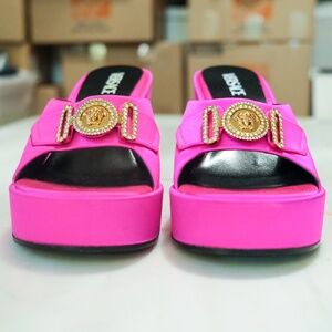 Medusa Biggie Leather Sandal